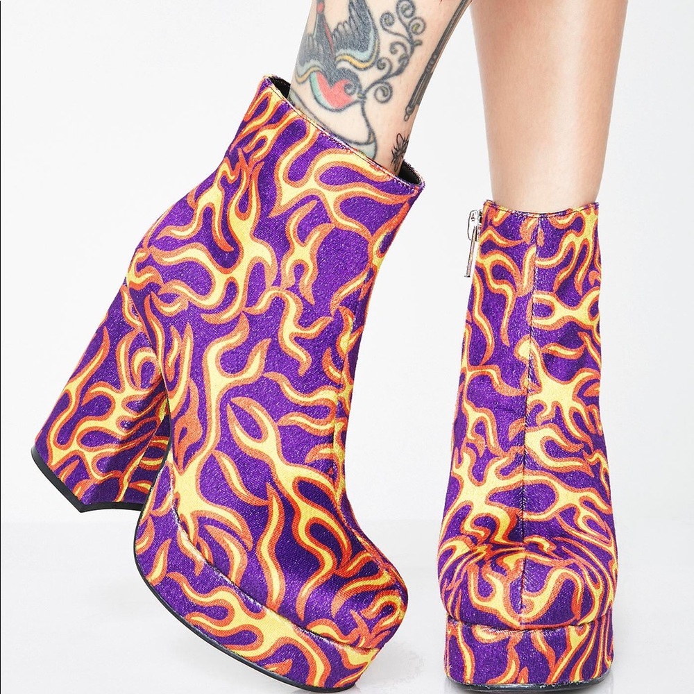 Firewerk platform boots